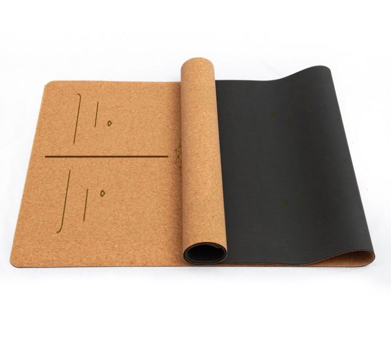 Tappetini yoga di sughero con linee di allineamento laser