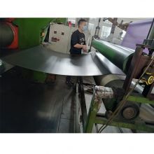 Il processo composito, la superficie PU e la suola di gomma sono aggravati insieme attraverso una linea di elaborazione composta integrata.