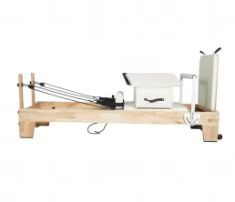 Riformatore di pilates in legno in vendita