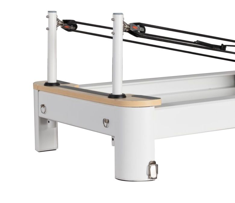 Riformatore di pilates pieghevoli in alluminio bianco in alluminio in vendita