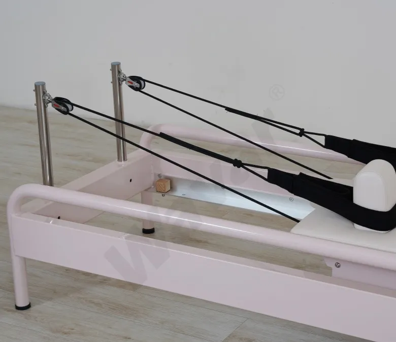 Nuovo riformatore di pilates in acciaio rosa con barra incorporata