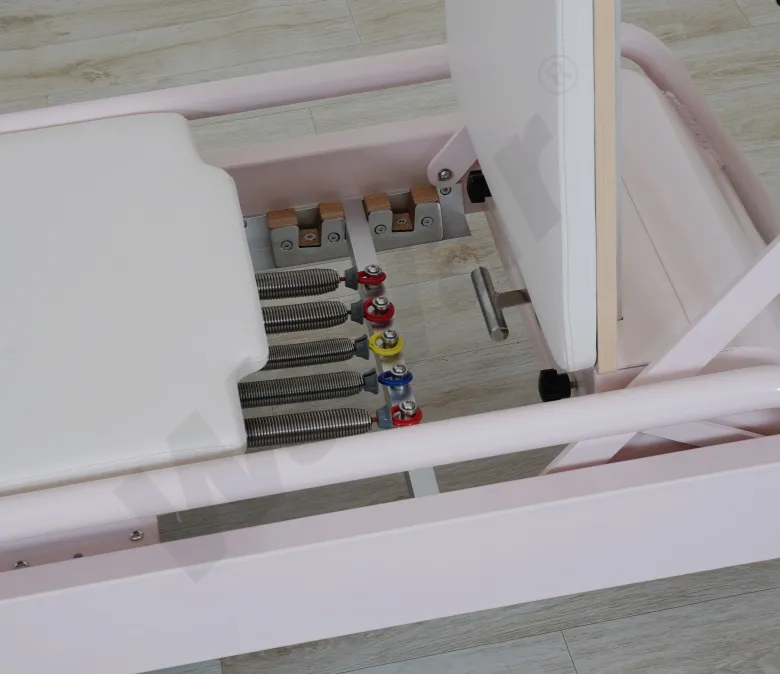 Nuovo riformatore di pilates in acciaio rosa con barra incorporata