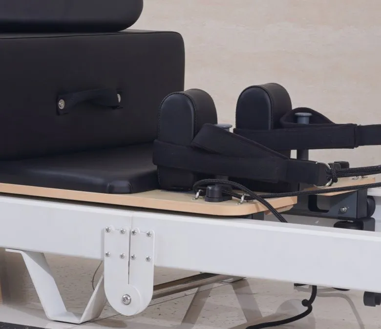 Riformatore di pilates pieghevoli in alluminio bianco in alluminio in vendita
